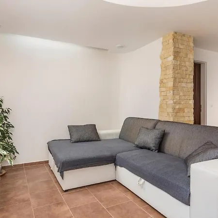 Rona Lara Apartment